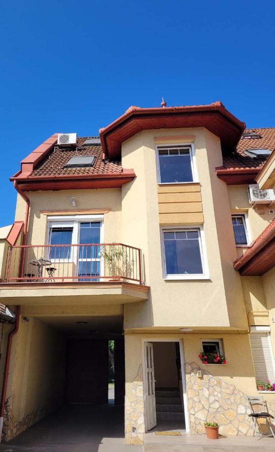 Cili Apartman Eger Apartment Ngoại thất bức ảnh