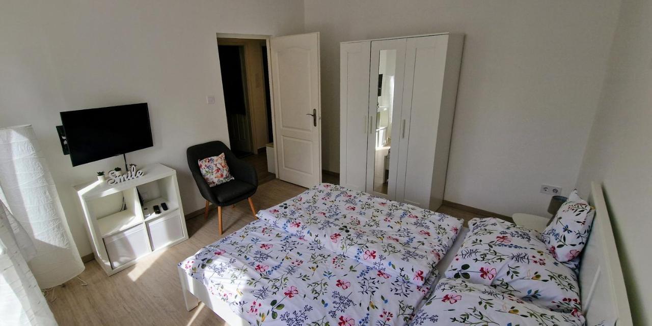 Cili Apartman Eger Apartment Ngoại thất bức ảnh